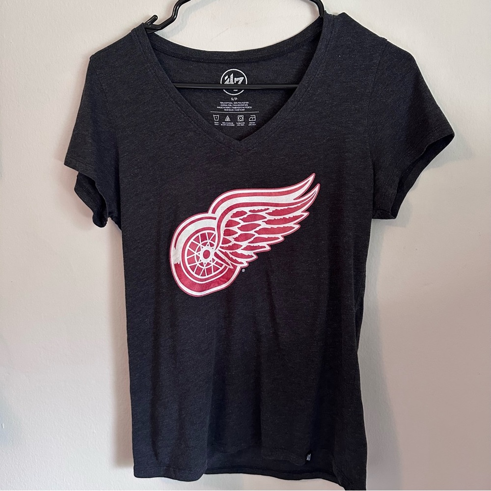 Ladies Red Wings Vneck